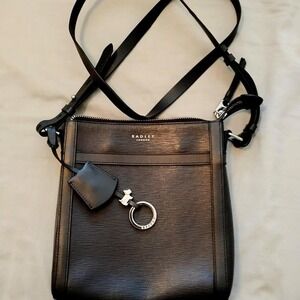 Radley London Black Leather Crossbody Bag preppy minimalist clean quiet luxury